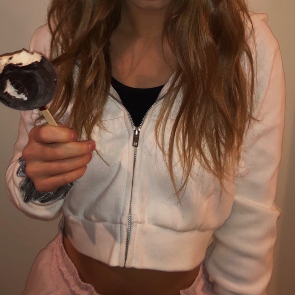 BRANDY MELVILLE CROPPED HOODIE
